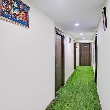 Super Hotel O Navrangpura Cg Road Formerly Hotel Yugraj Ахмедабад Екстериор снимка