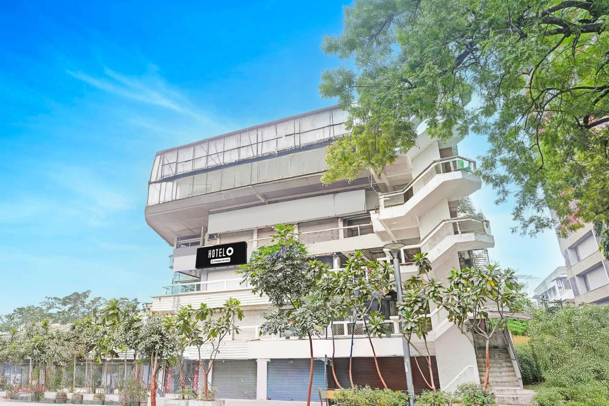 Super Hotel O Navrangpura Cg Road Formerly Hotel Yugraj Ахмедабад Екстериор снимка