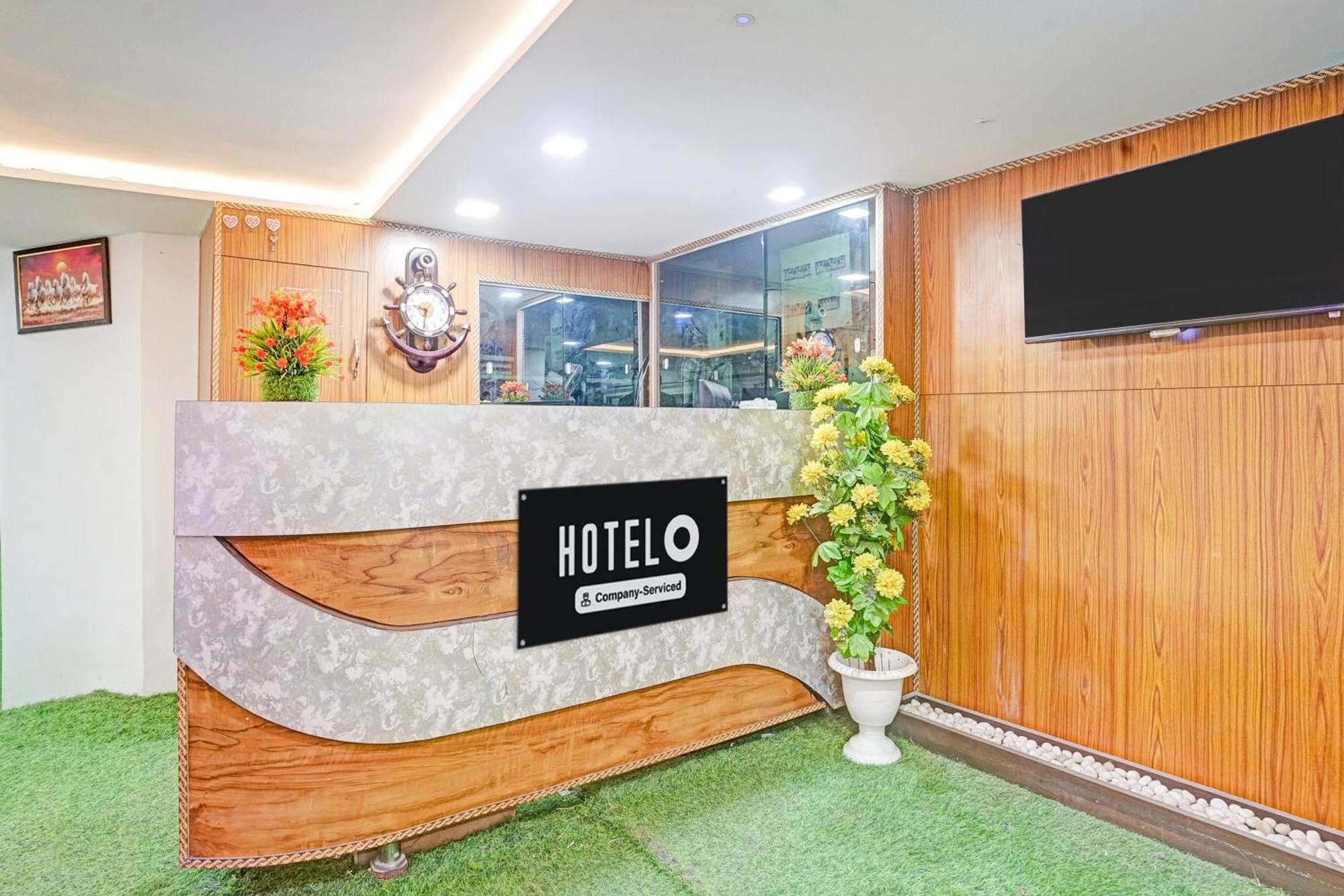 Super Hotel O Navrangpura Cg Road Formerly Hotel Yugraj Ахмедабад Екстериор снимка
