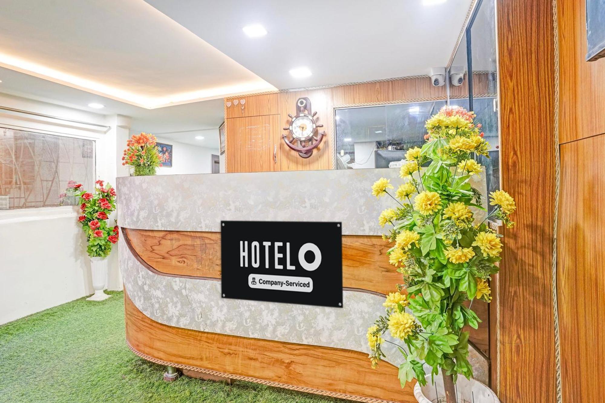 Super Hotel O Navrangpura Cg Road Formerly Hotel Yugraj Ахмедабад Екстериор снимка
